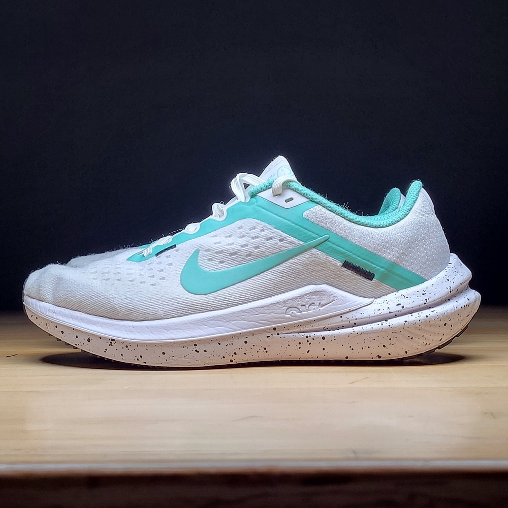 Nike Air Zoom Winflo 10 'White Emerald Rise' / Women's 6.5